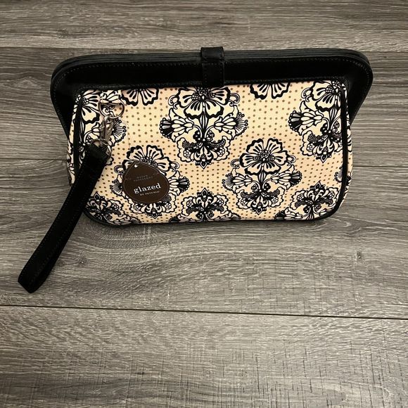 Petunia Pickle Bottom Baby Diaper Bag Pink Parisian Pansy Cross Town Clutch - Picture 2 of 16